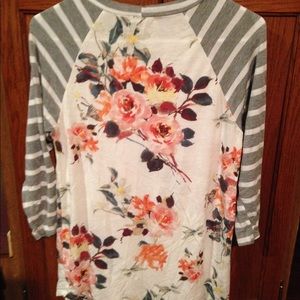 First Looks Tops - Grey white ladies tee First Looks Tops - Grey white ladies tee